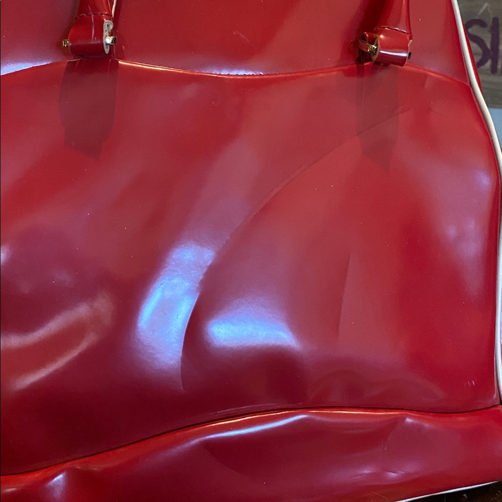 Vintage Liz Claiborne Red and Cream Piped Bowling Style Bag - Picture 6 of 16